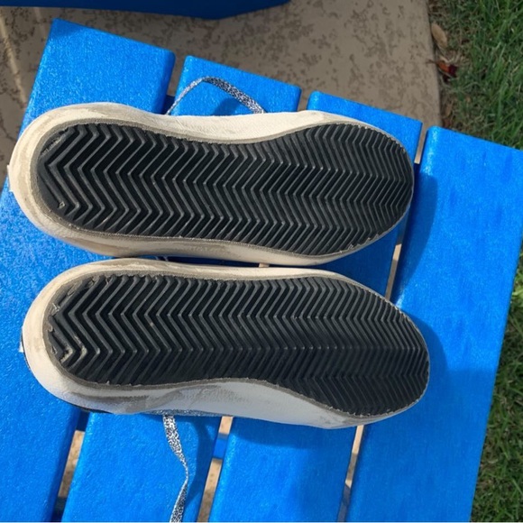 GOLDEN GOOSE
Mid Star Silver Glitter White Star Sneaker- size 37 (7) - Picture 4 of 5